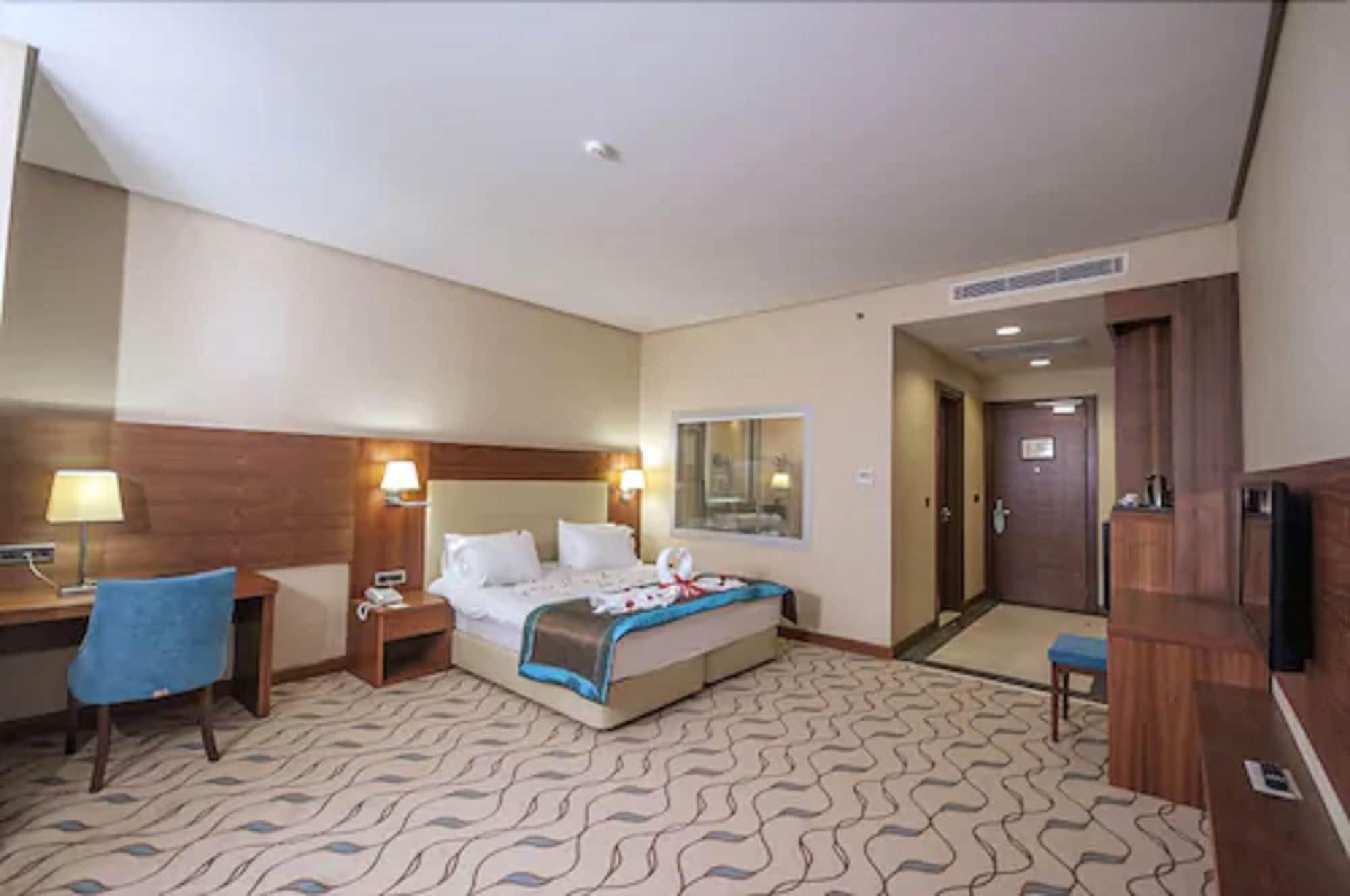Margi Hotel Edirne Ngoại thất bức ảnh A room at the hotel