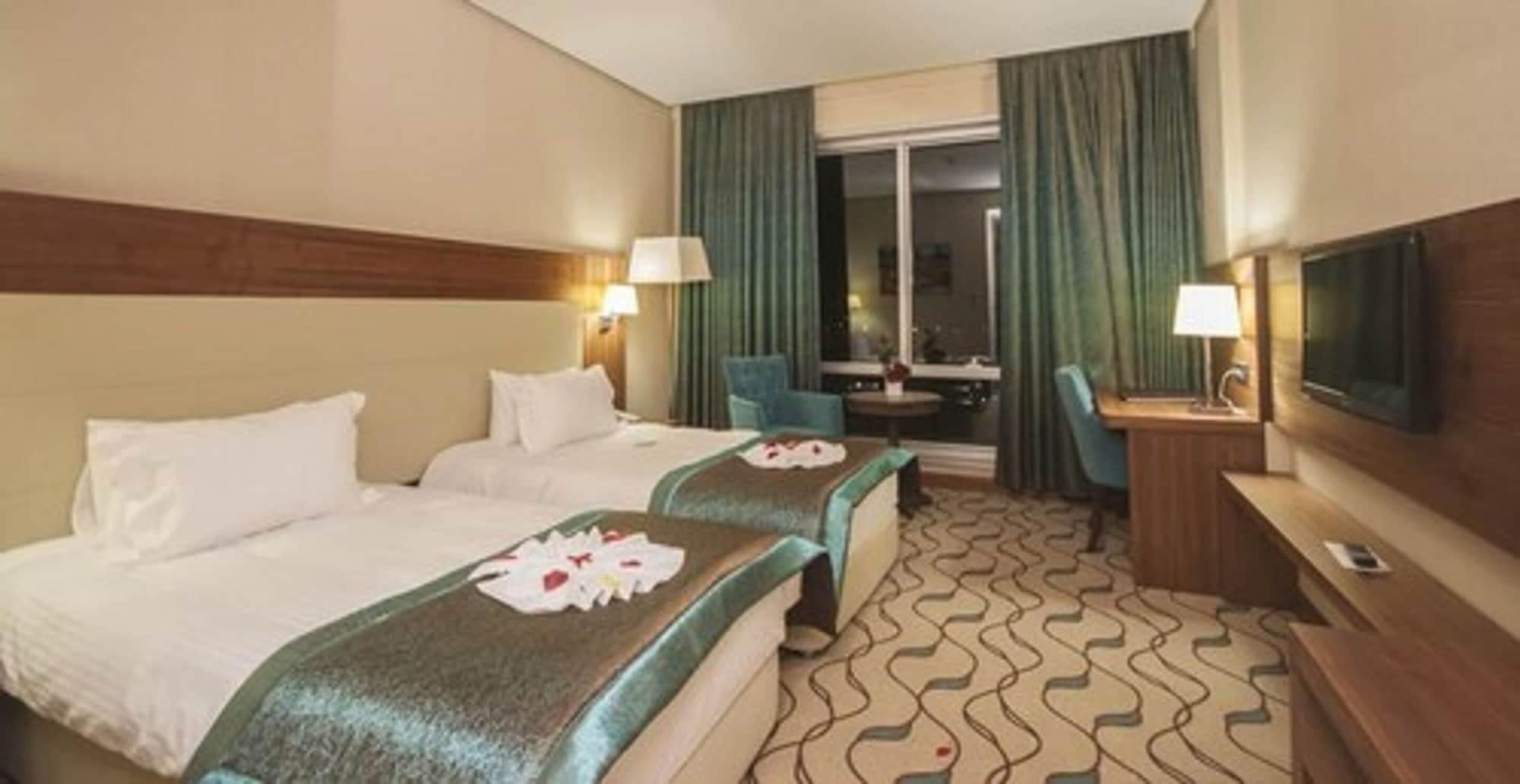 Margi Hotel Edirne Ngoại thất bức ảnh A room at the hotel