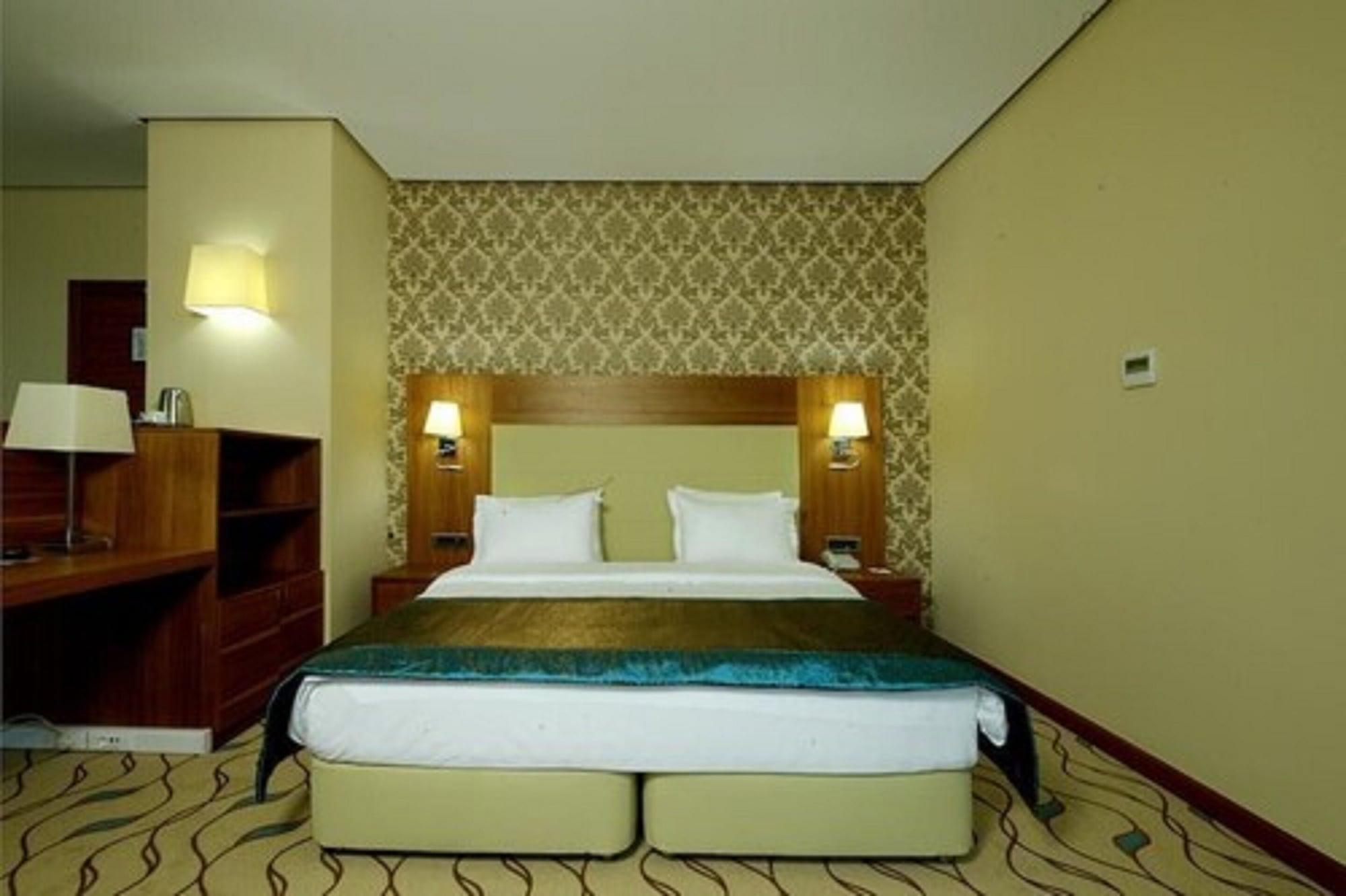 Margi Hotel Edirne Ngoại thất bức ảnh A room at the hotel