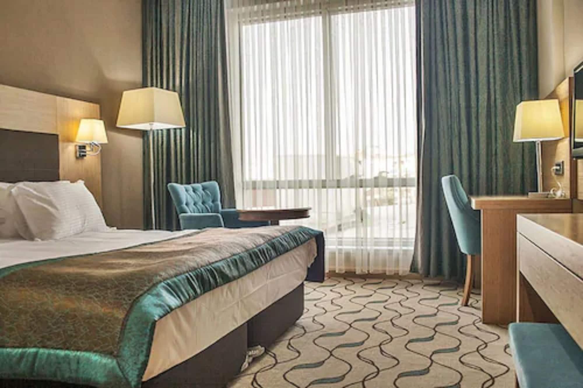Margi Hotel Edirne Ngoại thất bức ảnh A room at the hotel