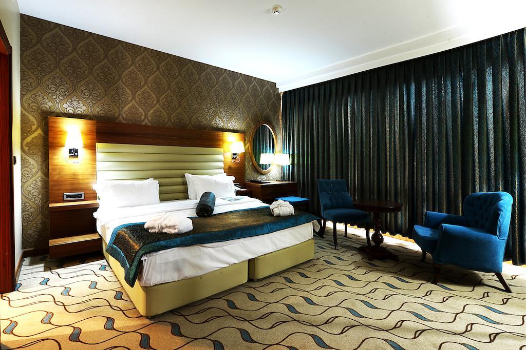 Margi Hotel Edirne Ngoại thất bức ảnh A room at the hotel