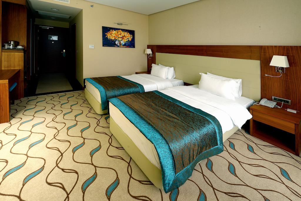 Margi Hotel Edirne Ngoại thất bức ảnh A room at the hotel